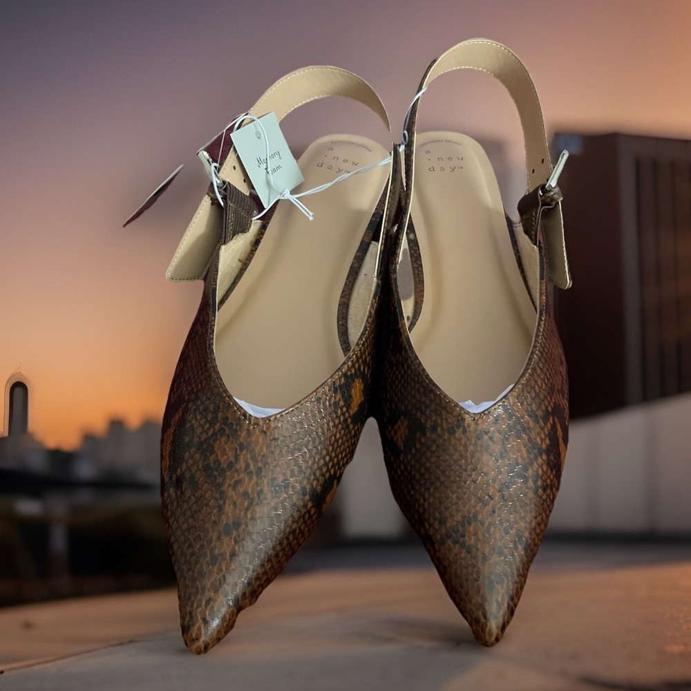 New Women Sz 9.5 Victoria Sling Back Shoes Brown Memory Foam Insole Snack Print